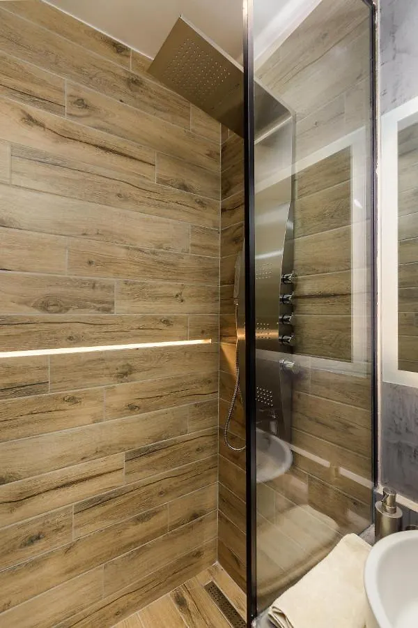 Cc Urban Studio Salonic 0*,
